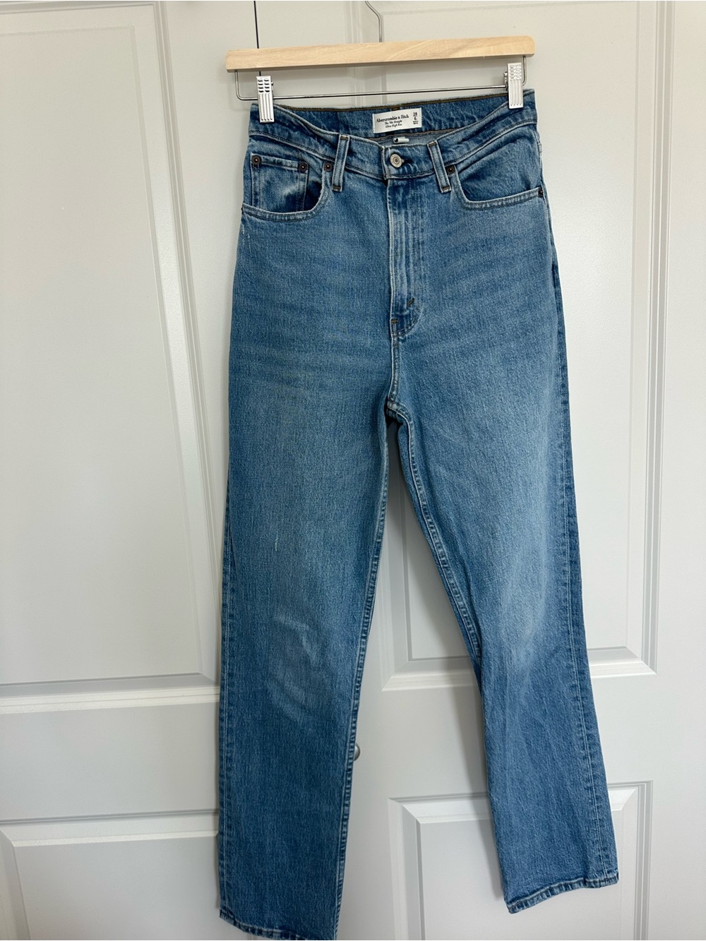 Abercrombie & Fitch Straight Leg Jeans in Medium Blue Wash